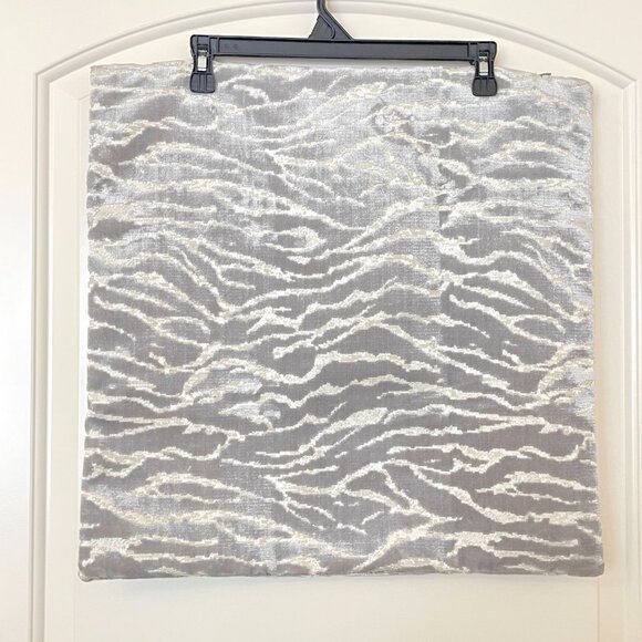 Z Gallerie Pillow Cover Animal Print Gray Velvet 20" Square - Picture 3 of 5